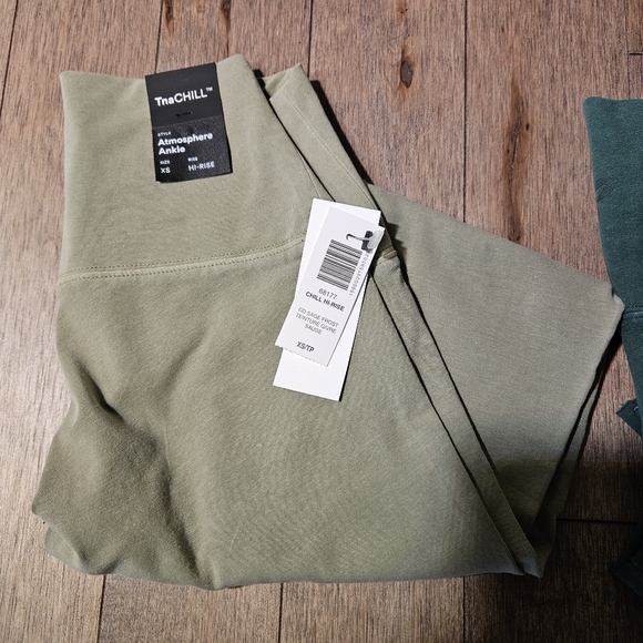 Aritzia leggings- bundle of 2 - Picture 2 of 3